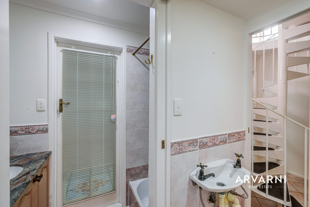 b2617d23dc6b349ccdece25b913f19a6.98bradleyst-small